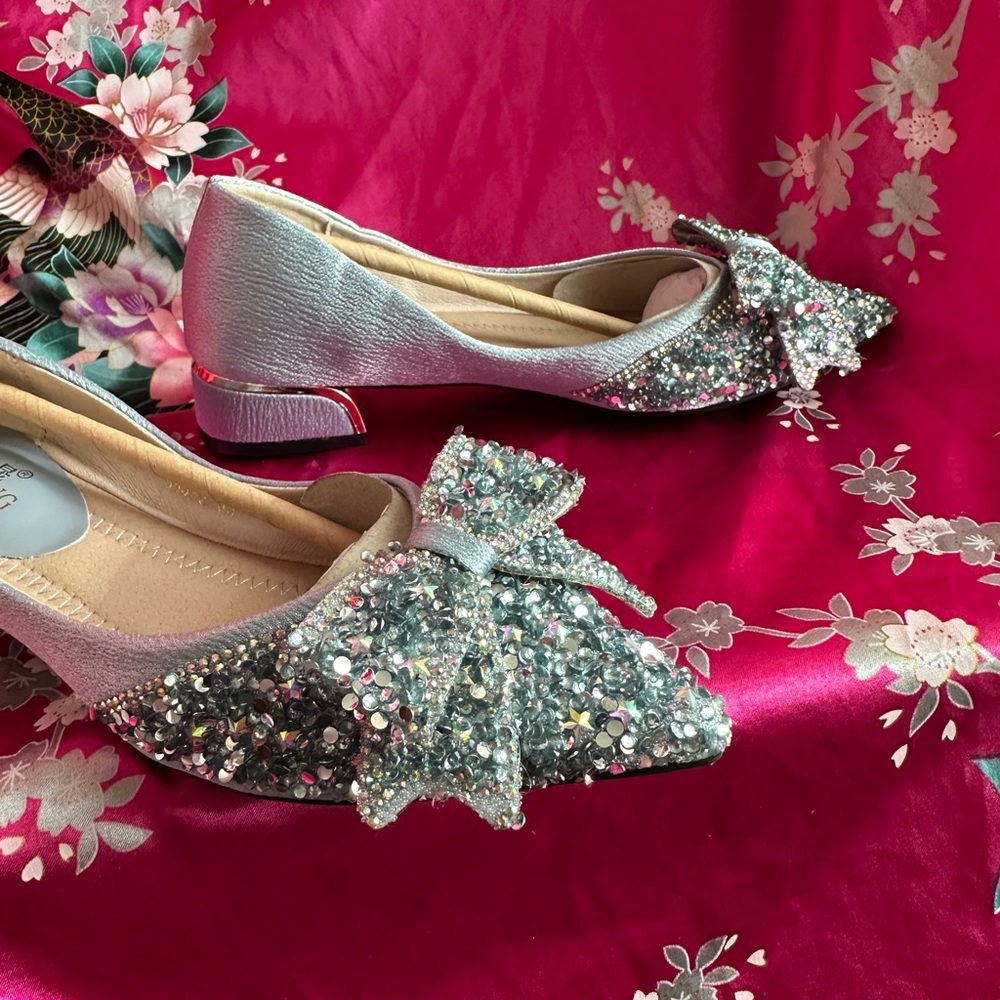 Diamond Dress Shoe New w/out tags (size 5 women)